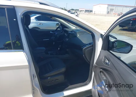 2017 Ford Escape Titanium z USA, uszkodzony, nr VIN 1FMCU9JD7HUA31317